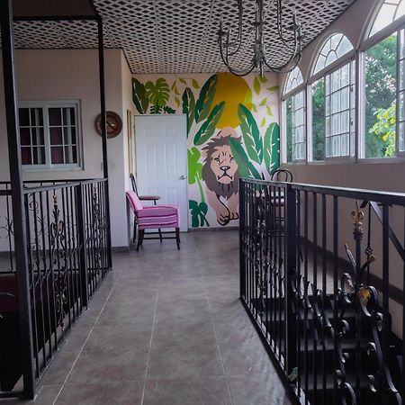 Black Lion Inn Сантьяго Экстерьер фото