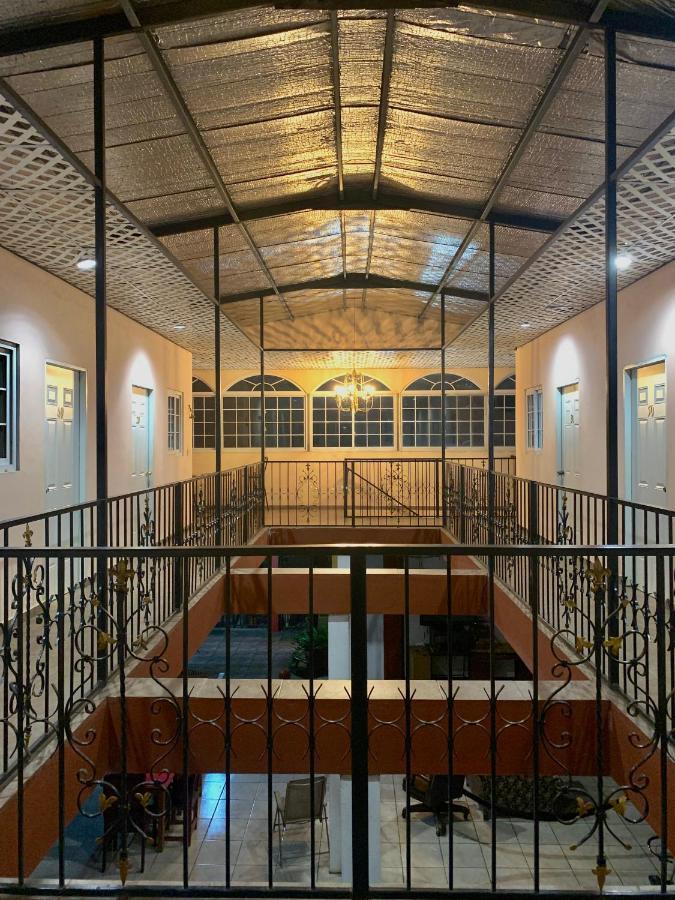 Black Lion Inn Сантьяго Экстерьер фото